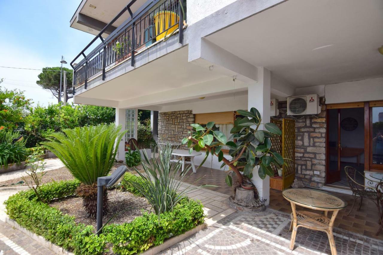 Un Ospite A Fontania Bed & Breakfast กาเอตา ภายนอก รูปภาพ