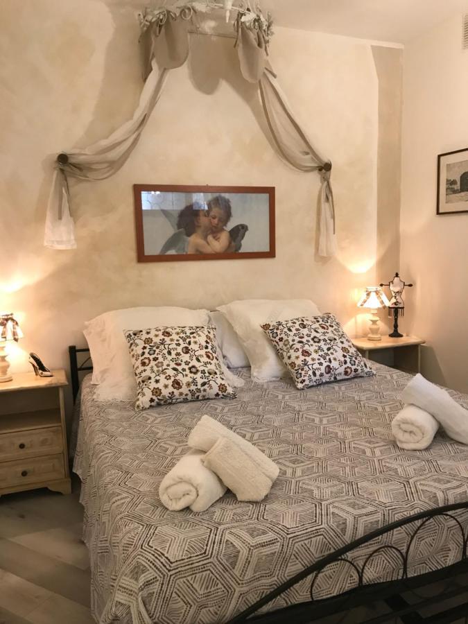 Un Ospite A Fontania Bed & Breakfast กาเอตา ภายนอก รูปภาพ